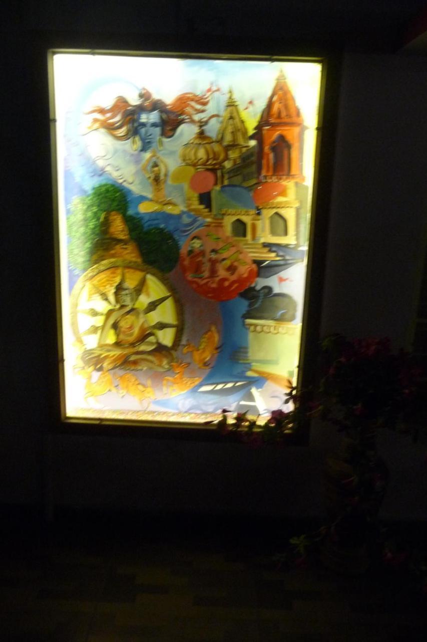 فندق فاراناسيفي  The Sunaina المظهر الخارجي الصورة